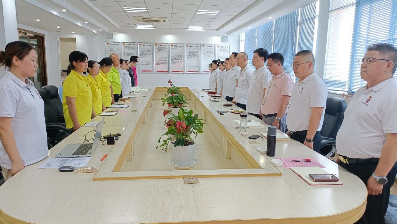党建生产两手抓，，党员骨干双培养！！！尊龙时凯智能科技集团各公司党支部联合召开关于郑宁红等同志入党宣誓大会